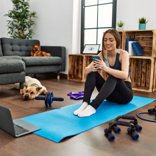 young-hispanic-woman-sportswoman-smiling-confident-using-smartphone-home (1) young-hispanic-woman-sportswoman-smiling-confident-using-smartphone-home (1)